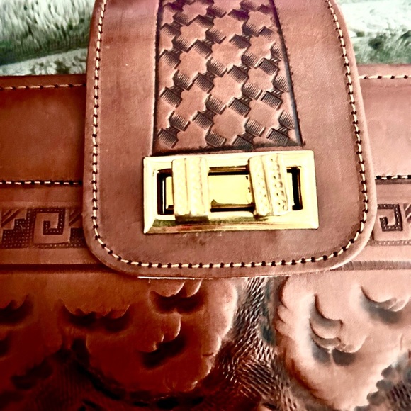 Vintage Mexico hand tooled Leather handbag. - Picture 11 of 12